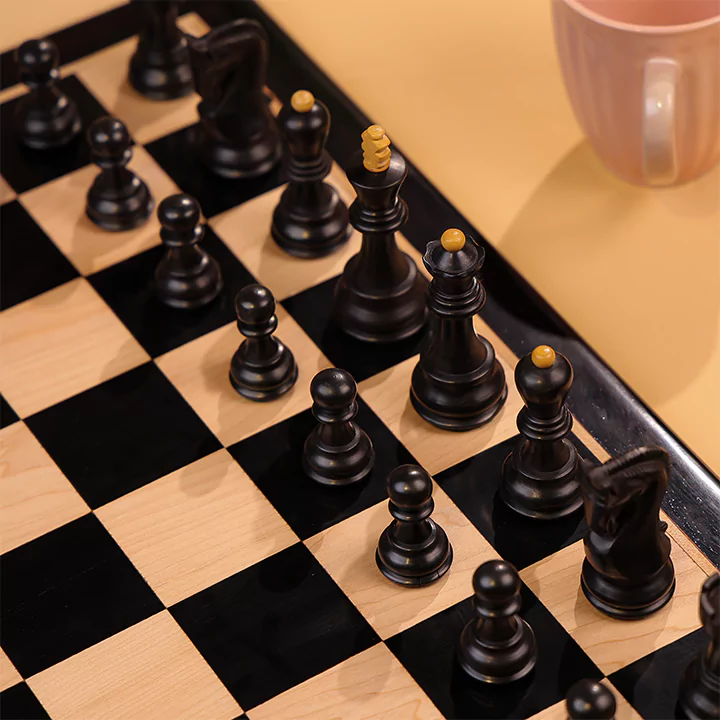 21" Ebonised Round Edged Wooden Chess Set With 3.9" Zagreb Design Chess Pieces - Image 7