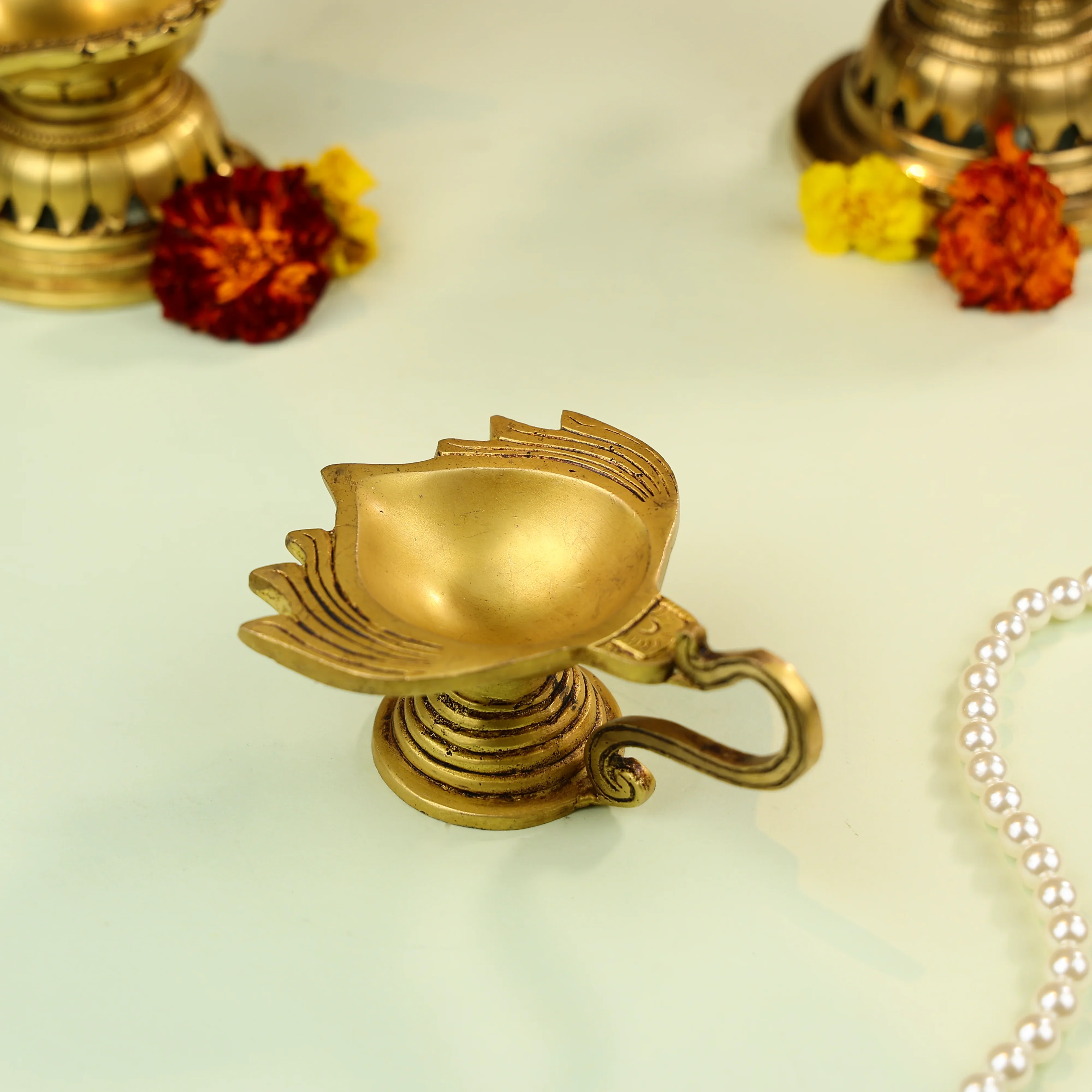 Brass Lotus Shaped Aarti Diya With Handle - Image 3